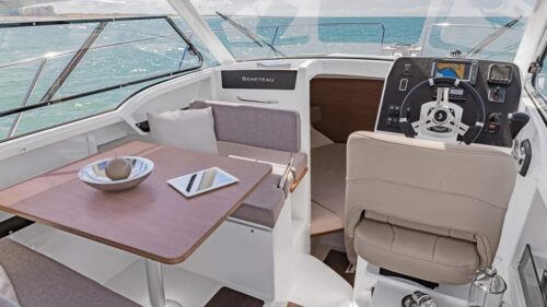 Antares-motorboot-charter-rent-yachtco-2.jpg