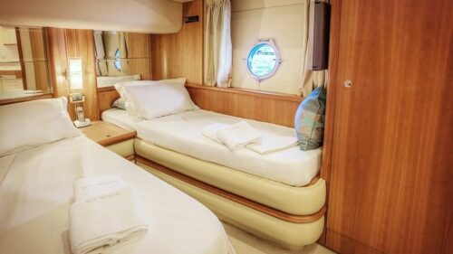 Azimut-charter-rental-yachtco-motoryacht-20-1.jpg
