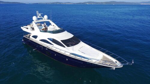 Azimut-charter-rental-yachtco-motoryacht-5.jpg