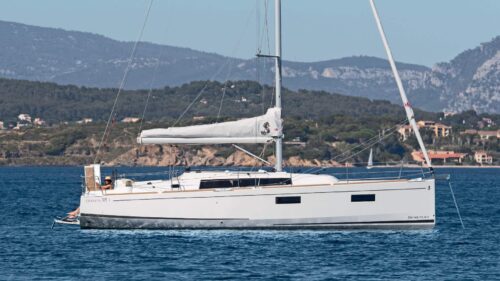 Beneteau-sailboat-charter-rent-yachtco-4-1.jpg