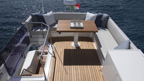 Ferretti-charter-verhuur-motoryacht-yachtco-11.jpg