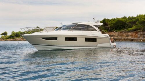 Jeanneau-motor-yacht-charter-pronajem-yachtco-43-1.jpg