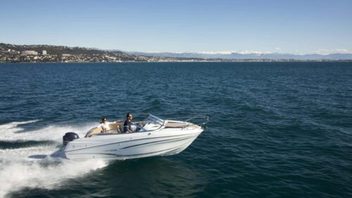 Jeanneau-Motorboot-Charter-rent-yachtco-1-1.jpg