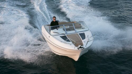 Jeanneau-motorboat-charter-rent-yachtco-12.jpg