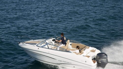 Jeanneau-motorboat-charter-rent-yachtco-22.jpg