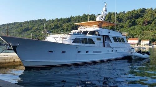Luxury-Yacht-charter-rent-yachtco-1-1.jpg