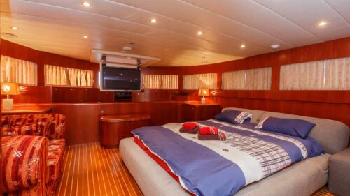 Luxury-Yacht-charter-rent-yachtco-15.jpg