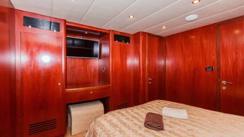 Luxury-Yacht-charter-rent-yachtco-22.jpg