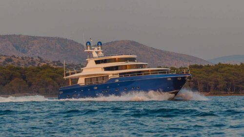 Luxury-Yacht-charter-rent-yachtco-4-1.jpg