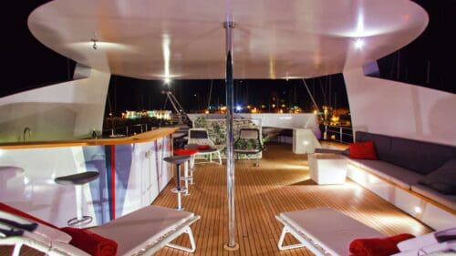 Rent-Luxury-Yachts-8.jpg