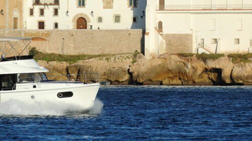 Swift-Trawler-motorboat-charter-pronajem-yachtco-1.jpg
