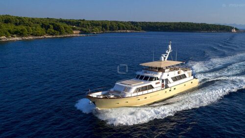 l_croatia-luxury-crew-yacht-charter-broward-marine-30-auriane-1-