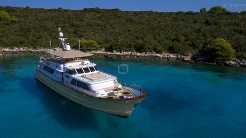 l_croatia-luxury-crew-yacht-charter-broward-marine-30-auriane-4-