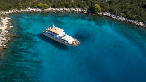 l_croatia-luxury-crew-yacht-charter-broward-marine-30-auriane-5-