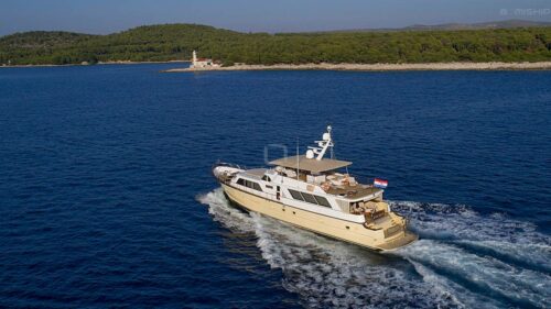 l_croatia-luxury-crew-yacht-charter-broward-marine-30-auriane-8-