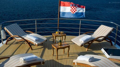 l_croatia-luxury-crew-yacht-charter-broward-marine-30-auriane-9-