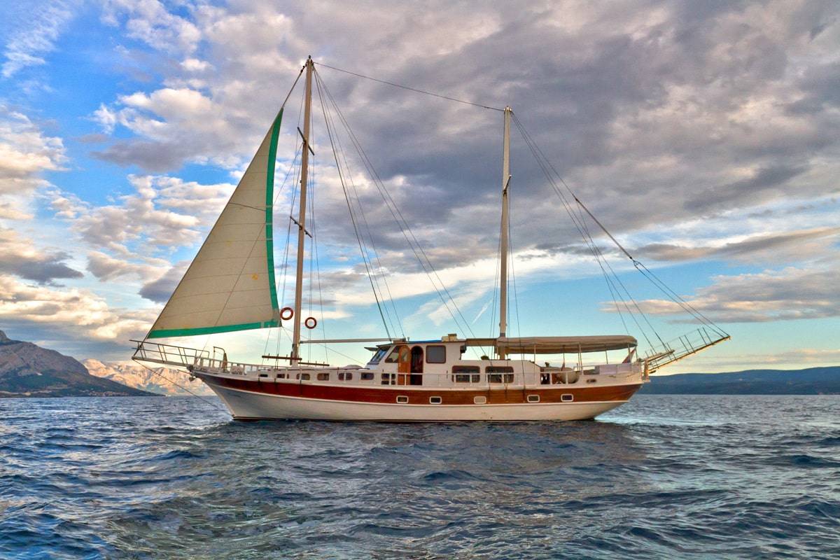 gulet-atlantia-charter-croatia-rental- (5) lagoon 52 s-yacht-charter-croatia-sailing-holidays-croatia-booking-yacht-charter-croatia-catamarans-sailboats-motorboats-gulets-luxury-yachts-boat-rental-croatia 6