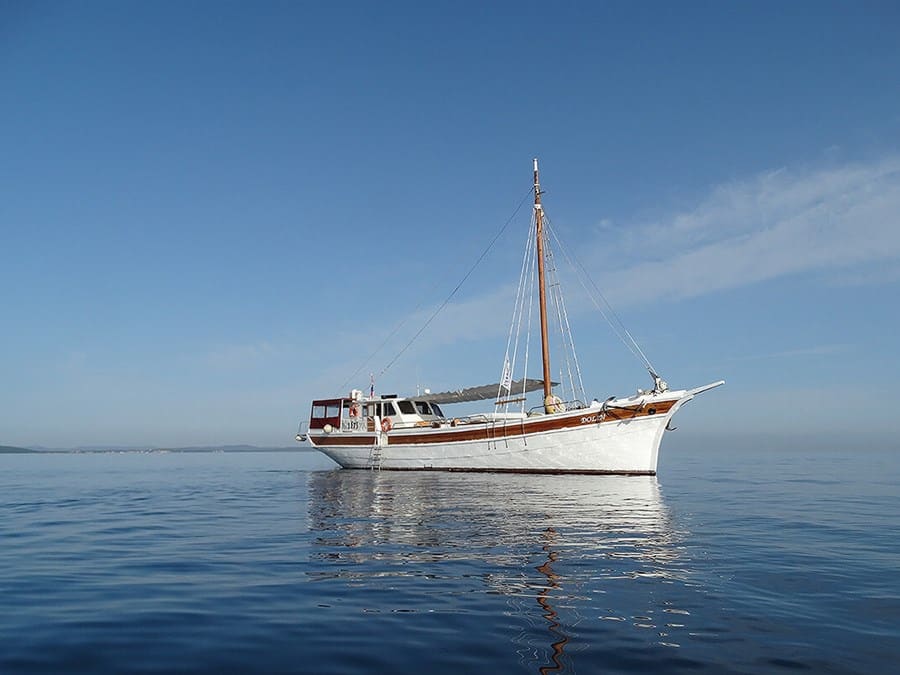 gulet-dolin-charter-croatia-rental (1) dolin-yacht-charter-croatia-sailing-holidays-croatia-booking-yacht-charter-croatia-catamarans-sailboats-motorboats-gulets-luxury-yachts-boat-rental-6