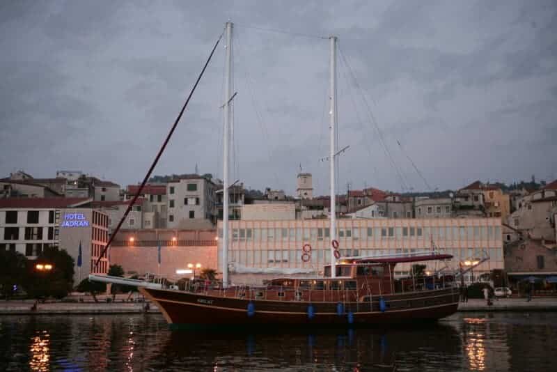 gulet-krila-7-charter-croatia-rental (10) krila-7-yacht-charter-croatia-sailing-holidays-croatia-booking-yacht-charter-croatia-catamarans-sailboats-motorboats-gulets-luxury-yachts-boat-rental-9
