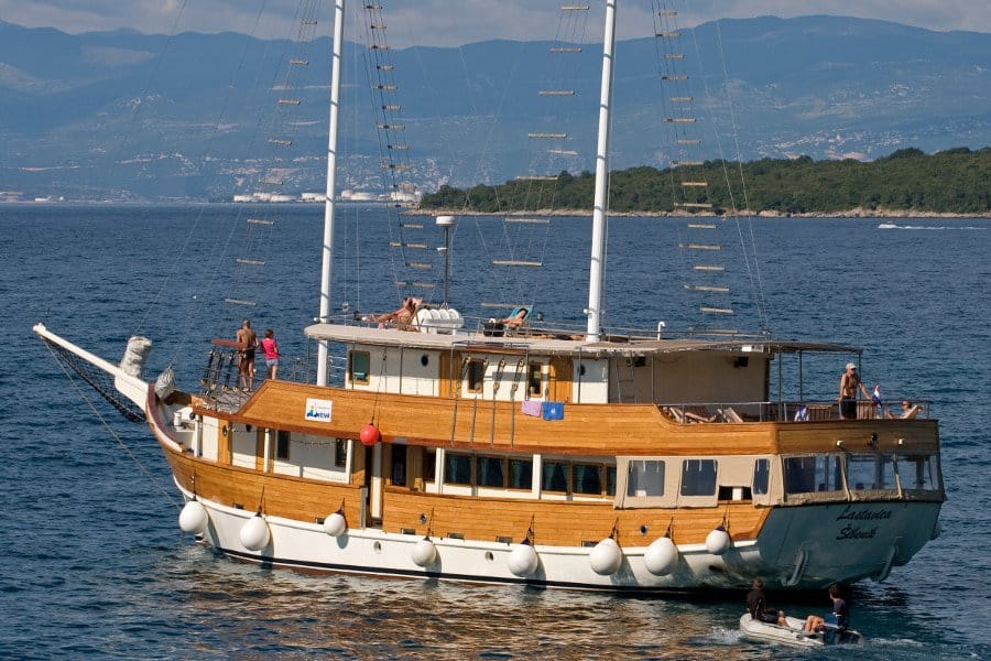 gulet-lastavica-charter-croatia-rental (2) lastavica-yacht-charter-croatia-sailing-holidays-croatia-booking-yacht-charter-croatia-catamarans-sailboats-motorboats-gulets-luxury-yachts-boat-rental