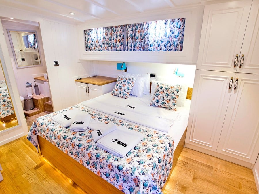 gulet-maske-charter-croatia-rental 13 lagoon 52 s-yacht-charter-croatia-sailing-holidays-croatia-booking-yacht-charter-croatia-catamarans-sailboats-motorboats-gulets-luxury-yachts-boat-rental-croatia 20