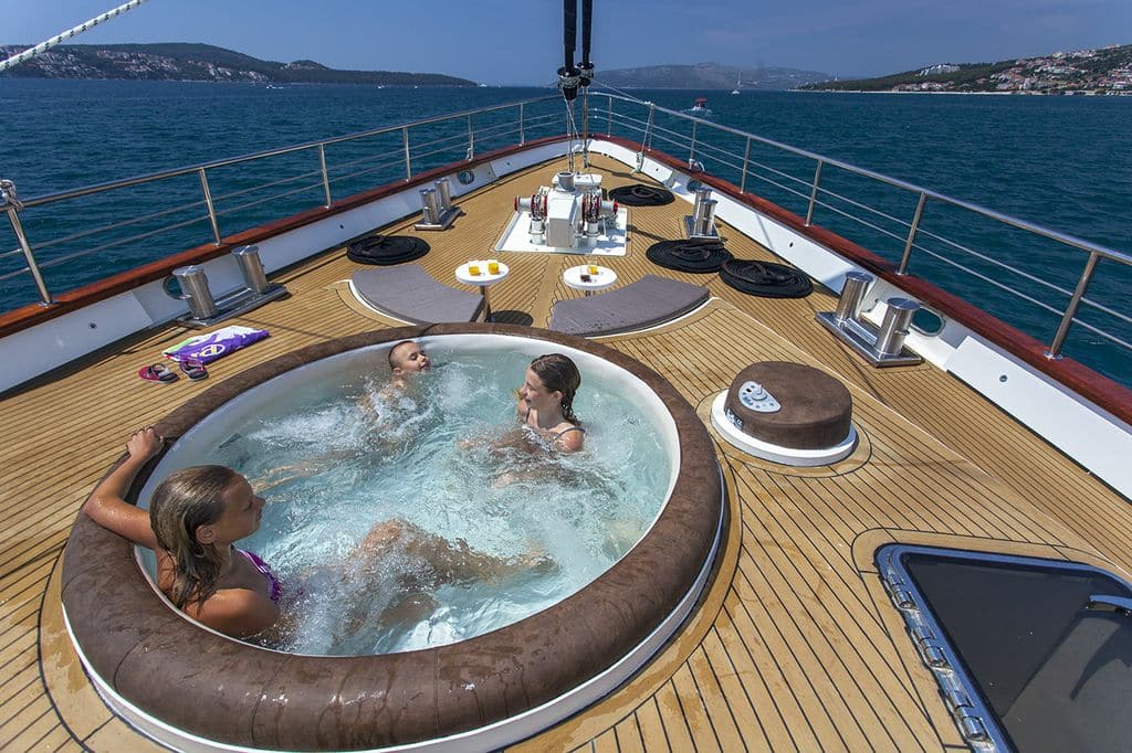 gulet-navilux-charter-croatia-rental (2) navilux-yacht-charter-croatia-sailing-holidays-croatia-booking-yacht-charter-croatia-catamarans-sailboats-motorboats-gulets-luxury-yachts-boat-rental-1